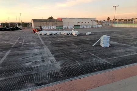 Manises renova el camp de futbol 8 del poliesportiu municipal