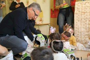 El Hogar Provincial de Alicante reparte ilusión con la tradicional entrega de juguetes a los niños de su Escuela Infantil