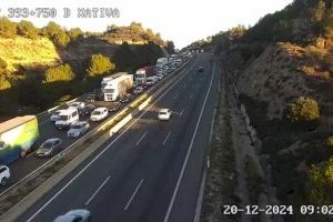 Un accident en l'A-7 provoca el talle total i congestió a Xàtiva - (foto 9)