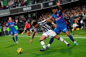 El CD Castellón cae ante un Elche en racha