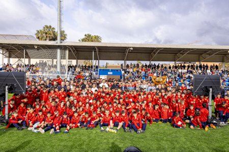 750 niños disfrutan del campo de fútbol del Polideportivo Municipal Jaume Ortí de Aldaia