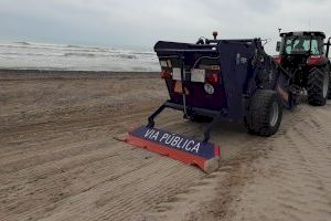 Playas listas para Semana Santa: Burriana retira 4.000 toneladas de grava tras la avenida del río Mijares
