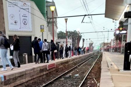 'Vía Crucis' este abril en el núcleo de Cercanías Valencia: más de 20 incidencias provocan el calvario de los usuarios 'Vía Crucis' este abril en el núcleo de Cercanías Valencia: más de 20 incidencias provocan el calvario de los usuarios