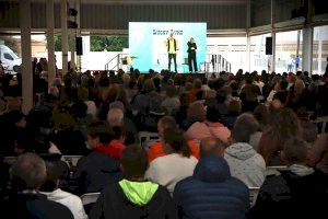 Más de 600 asistentes celebran en Torrent la diversidad, en el show de Josete y Edu Luky, en una noche mágica con humor, emoción e inclusión