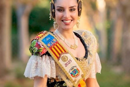 Noa Barea, de la Falla Els Vents, y Ana Martínez , de la Falla Avinguda, son las Falleras Mayores de Sagunto para 2025-2026