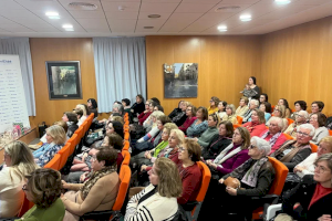 Más de 70 personas asistieron a la charla sobre menopausia organizada por el Hospital Vithas Aguas Vivas