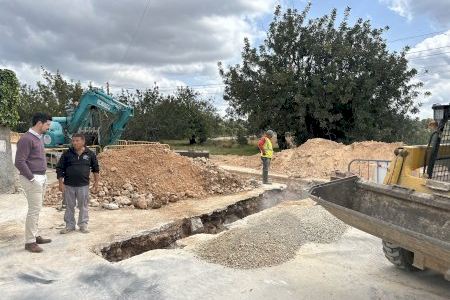 Avanzan las obras del colector de la zona norte de la Pobla de Vallbona que mejora la red de saneamiento de las urbanizaciones