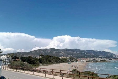 Las tormentas no quieren abandonar la Comunitat Valenciana aunque perderán fuerza este domingo, con un claro ascenso del termómetro