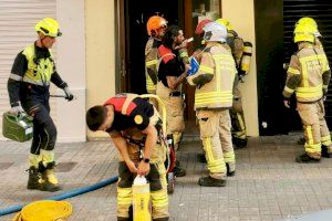 Un incendi prop de Mestalla deixa nou persones hospitalitzades per inhalació de fum