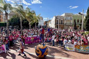 Milers de persones reivindiquen el valencià a la 37a Trobada d'Escoles celebrada a Picassent