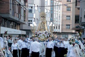GALERIA | Borriana ix al carrer per a honrar a la Mare de Déu dels Desamparats