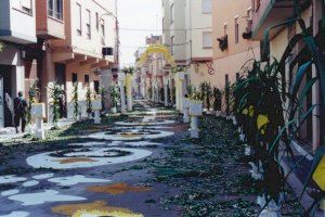 25 años después: las imágenes de las calles engalanadas que emocionan a Nules a pocos días del aniversario de la Coronación de su patrona