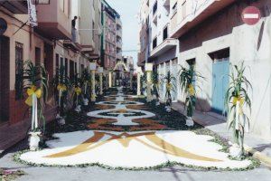 25 años después: las imágenes de las calles engalanadas que emocionan a Nules a pocos días del aniversario de la Coronación de su patrona - (foto 2)