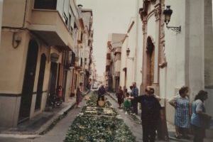 25 años después: las imágenes de las calles engalanadas que emocionan a Nules a pocos días del aniversario de la Coronación de su patrona - (foto 9)