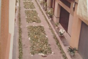 25 años después: las imágenes de las calles engalanadas que emocionan a Nules a pocos días del aniversario de la Coronación de su patrona - (foto 8)