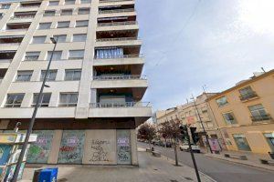 Un hombre resulta herido al caer desde un segundo piso en Gandia tras intentar descolgarse con sábanas