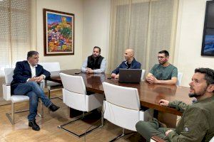El equipo de Gobierno municipal recibe a los científicos César Azorín y José Gómez de MeteoVillena
