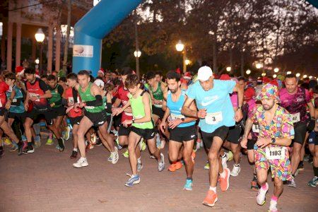 Un río de corredores despide el 2024 en Castellón con la popular San Silvestre