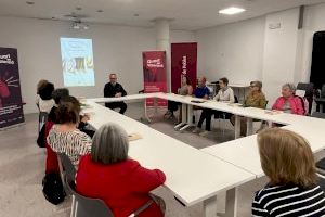 Quart de Poblet clausura el “Club de lectura en valencià” con la participación del escritor Vicent Flor