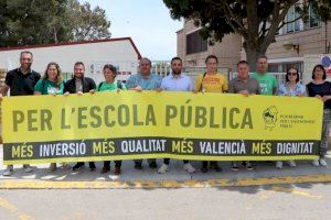 L’Equip de Govern de Sagunt i la comunitat educativa es concentren pel manteniment del Pla Edificant