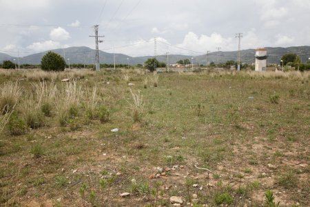 Un campo de fútbol sale del olvido dos décadas después: así será el estadio que se construirá en Torre la Sal