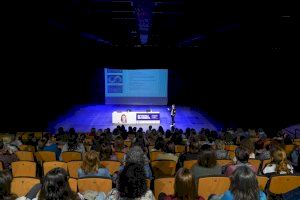 Gran acogida a la segunda charla de la VI Escuela Feminista de Ontinyent con una ponencia sobre alimentación y menopausia