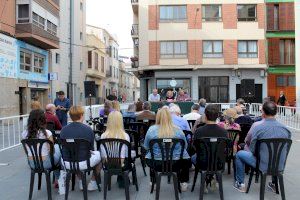 Borriana ret homenatge a la figura de l’escriptor Joan Pla en la Fira del Llibre 2025