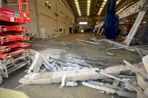 Tres ferits després de col·lapsar una estructura en una nau industrial de Torrent
