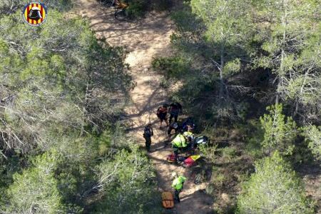 Un ciclista muere y otro está grave por accidentes en Villanueva de Castellón y Paterna