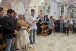 Centenares de vecinos participan en la popular romería de San Isidro en el barrio de la Ermita