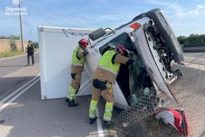 Un camión se estrella en la carretera entre Almassora y Burriana