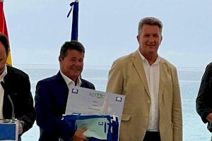 Santa Pola recoge sus siete Banderas Azules