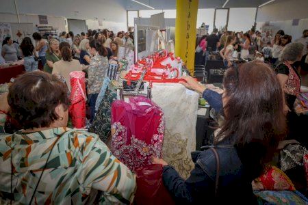 Torrent reafirma su liderazgo en la moda fallera con más de 11.000 visitantes en el II Showroom Fallero