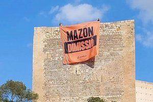 Multa de 1.500 euros por colgar una pancarta contra Mazón en el castillo de Novelda