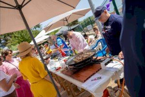 L’Alfàs del Pi celebra el World Paella Day con una clase magistral de cocina para residentes internacionales