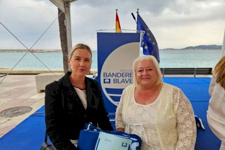 Oropesa del Mar revalida un año más sus cinco Banderas Azules: cuatro para todas sus playas y una para el puerto deportivo