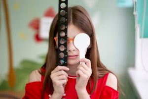Expertos de Vithas señalan la importancia de la salud visual en los jóvenes para su desarrollo cognitivo