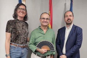 Guillermo Luján recibe a “Monti”, profesor premiado del IES Salvador Gadea