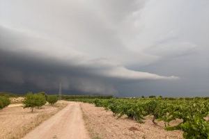 Tormentas localmente severas y acompañadas de granizo: AEMET activa avisos en varias comarcas valencianas