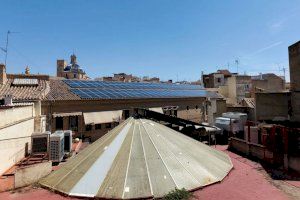 L'Ajuntament de Llíria instal·la panells solars en l'edifici dels Alts del Mercat