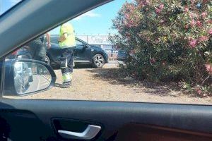 Accidente en la rotonda de la N-340 a la entrada de Vila-real con dos vehículos implicados