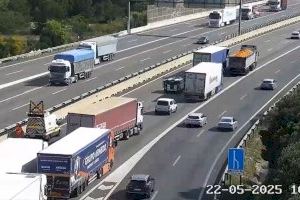 Una avería de un camión colapsa la A-7 en Paterna con más de 5 km de retenciones