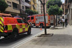 Un home queda atrapat sota el seu cotxe a Gandia després de ser atropellat en una rampa de garatge