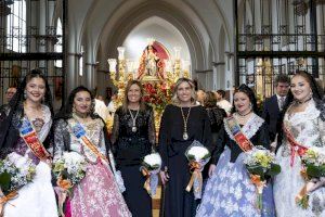 Marta Barrachina compartix amb els almassorins el fervor a la seua patrona Santa Quitèria en el trasllat de la imatge