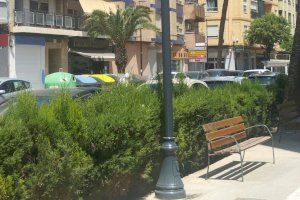 Alaquàs realiza trabajos de pintura y mantenimineto de las farolas en las zonas mas afectadas por la Dana