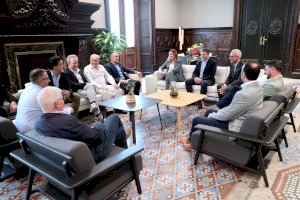 Catalá mostra el suport de l'Ajuntament a la pirotècnia davant la celebració a València del Simposi Internacional en 2026