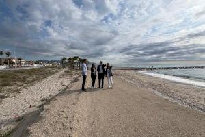 Almassora rep 7.000 m³ d'arena per a recuperar la seua platja més castigada