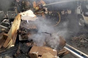Un incendio arrasa autocaravanas en un parking de Sant Joan d'Alacant - (foto 3) Un incendio arrasa autocaravanas en un parking de Sant Joan d'Alacant - (foto 3)