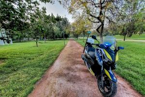 Li roben el patinet al Jardí del Túria de València i acaba identificant al lladre assegut en el mateix parc