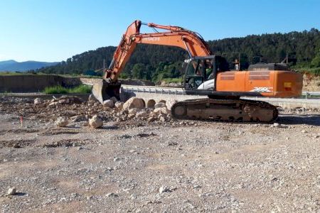 Comencen les obres en el riu Magre en un llogaret de Requena, una de les més afectades per la DANA